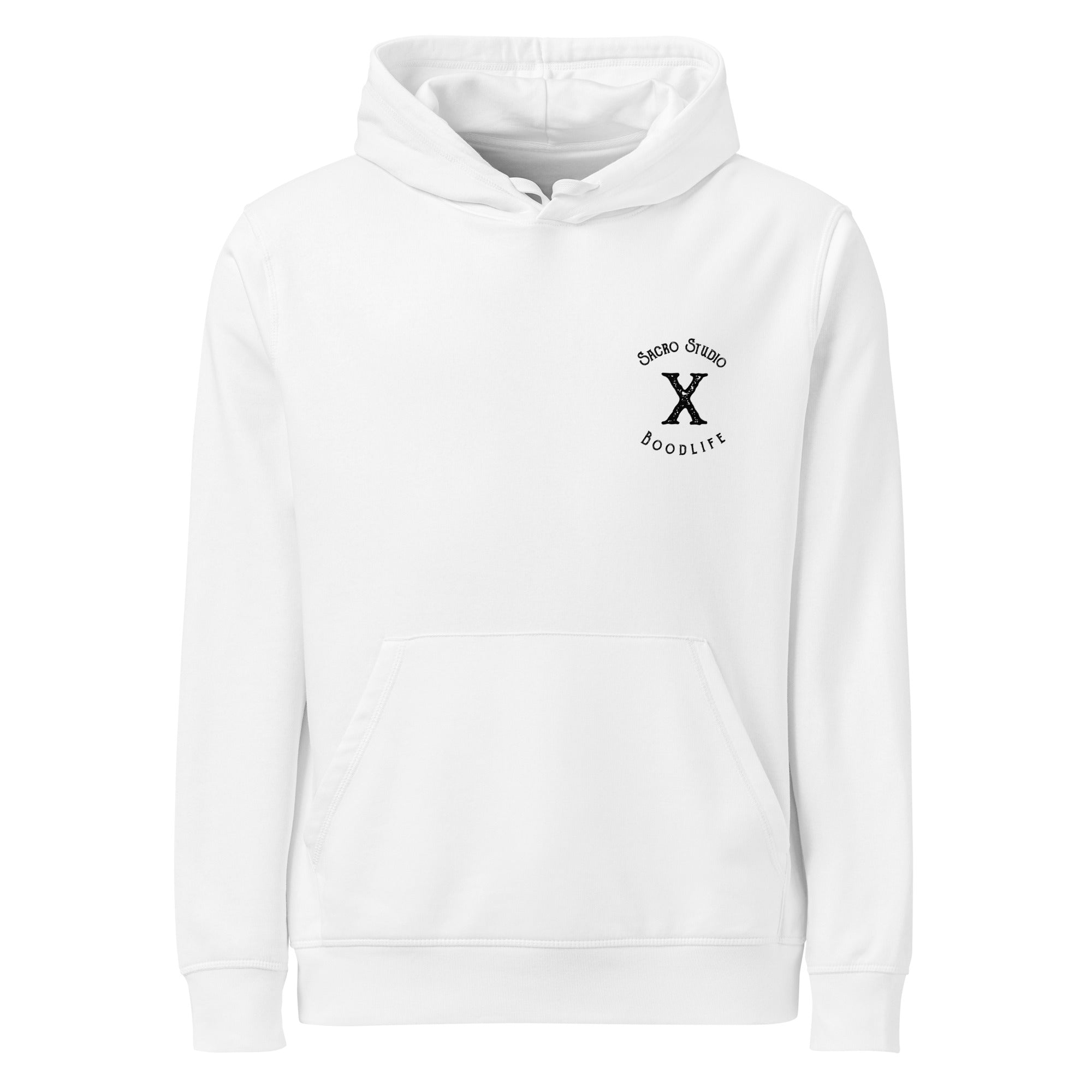 Sudadera con capucha Sacro Studio Day de Boodlife en blanco, con el sello «Sacro Studio X Boodlife» estampado en negro en el pecho