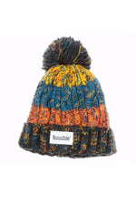 Gorro Landscape de Boodlife: punto grueso con pompón azul marino y franjas en mostaza, azul petróleo y naranja
