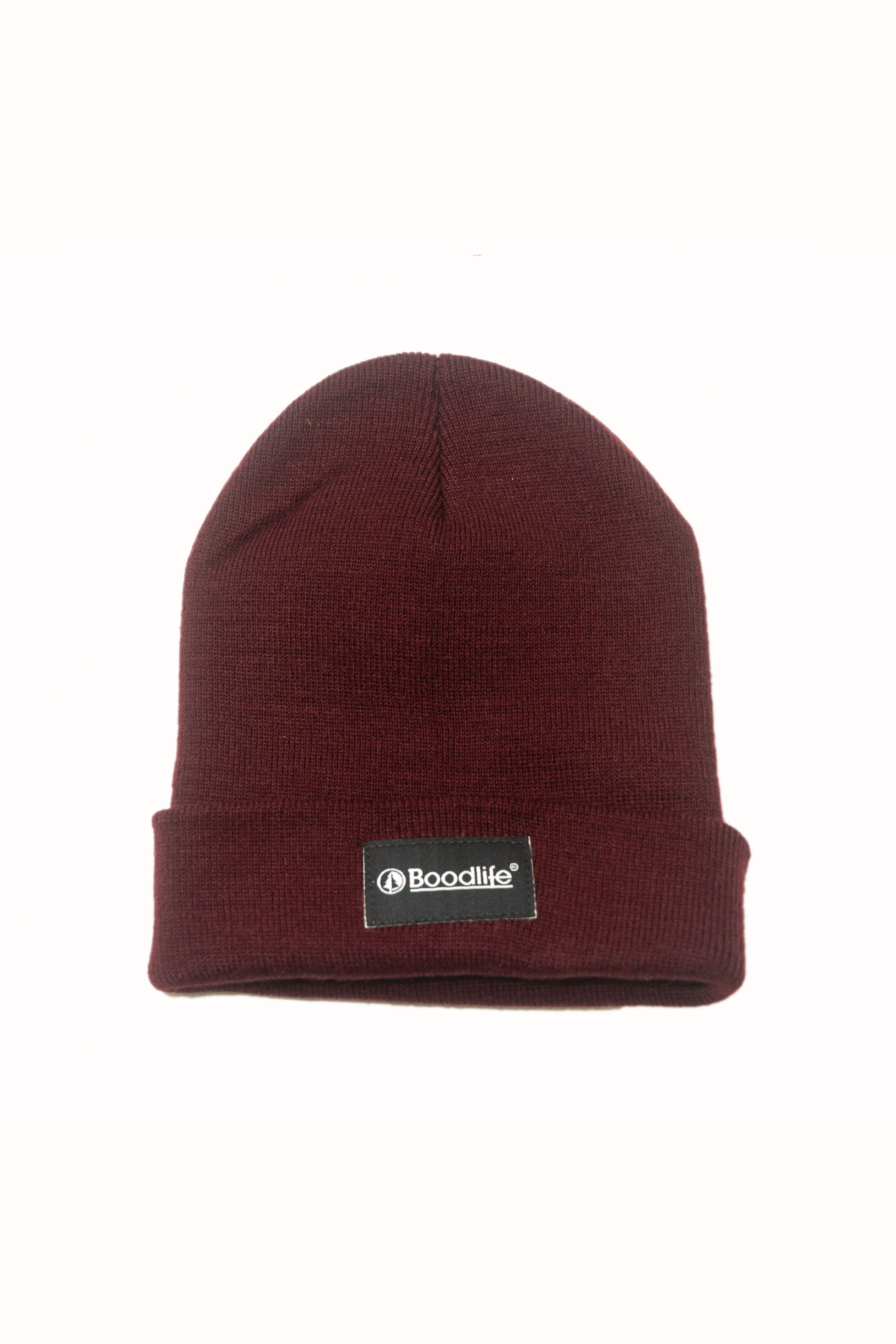 Gorro beanie Lava de Boodlife en granate, de punto canalé con vuelta y etiqueta negra